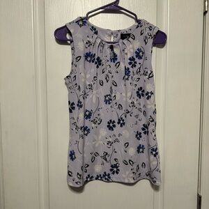 🛍️2/$10🛍️Ivanka Trump Purple Floral Sleeveless Top